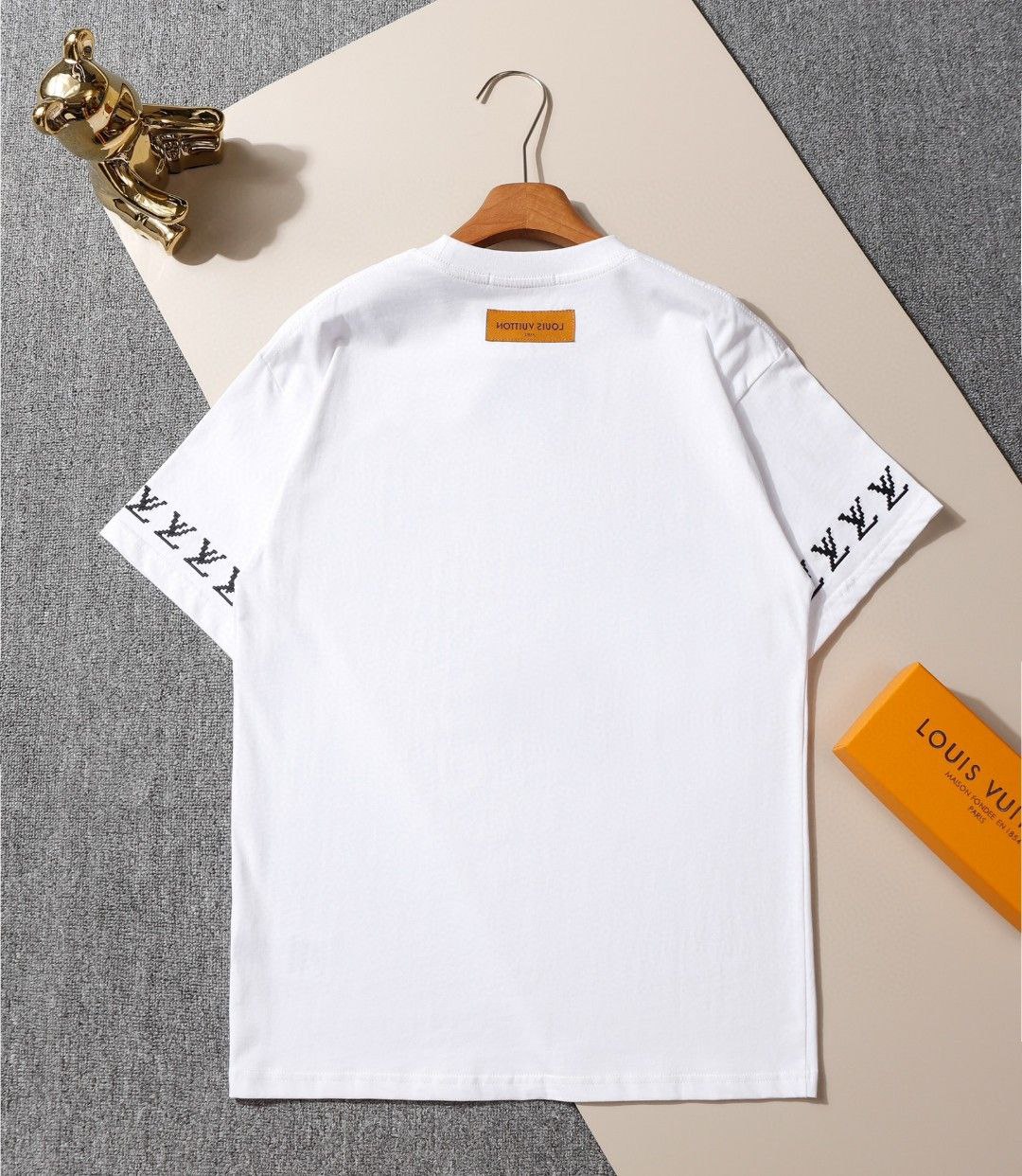 Louis Vuitton LV new cotton round neck short sleeved T-shirt, perfectly matched with embroidery on the chest, customized with top-quality pure cotton fabric