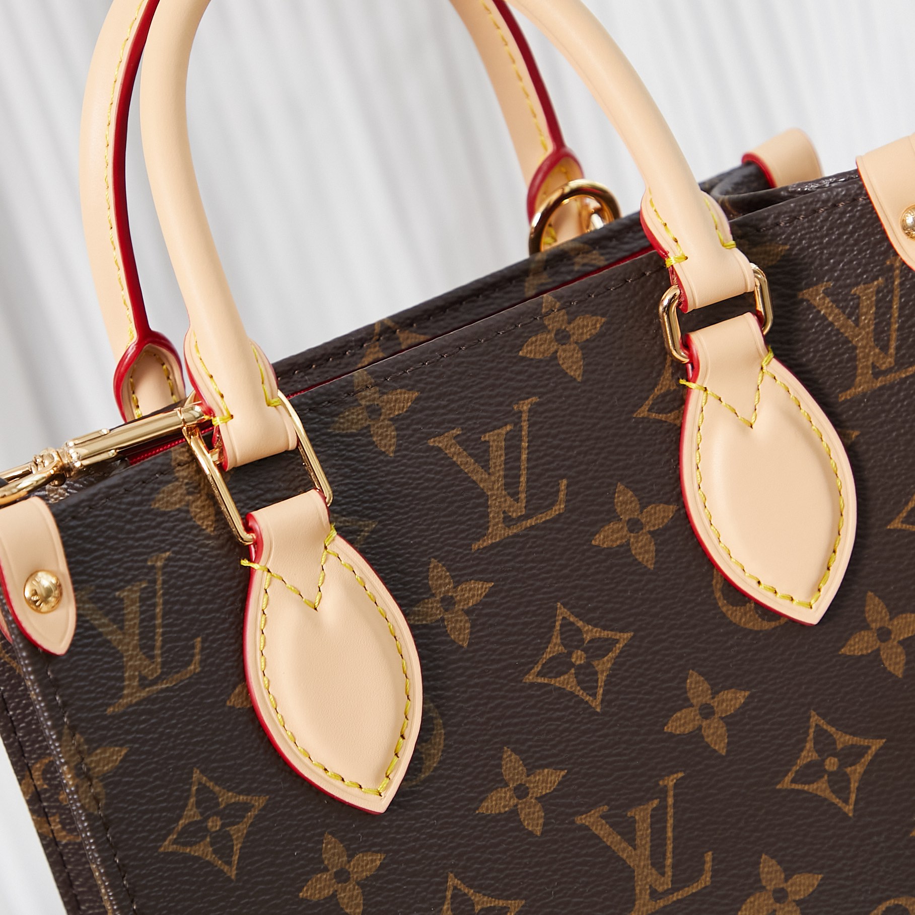 Louis Vuitton LV Classic Pattern Bag, of the highest quality, with adjustable strap R500