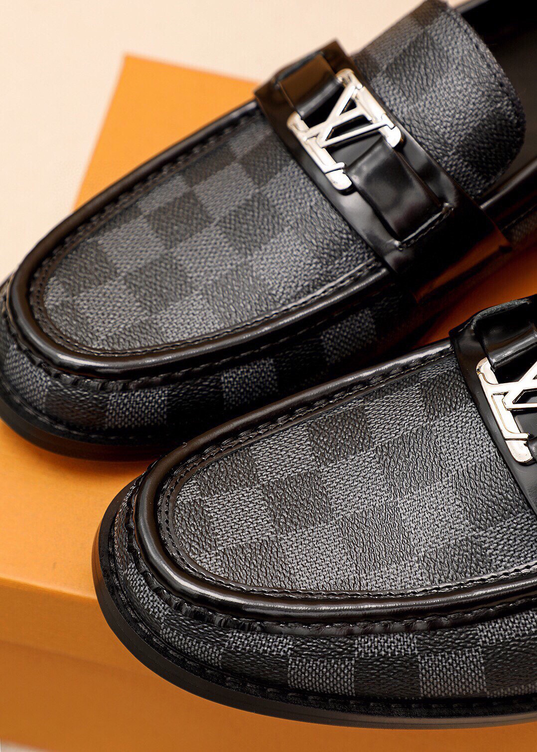 Louis Vuitton LV new fashionable business men's shoes ,Complete set of packaging boxes and receipts