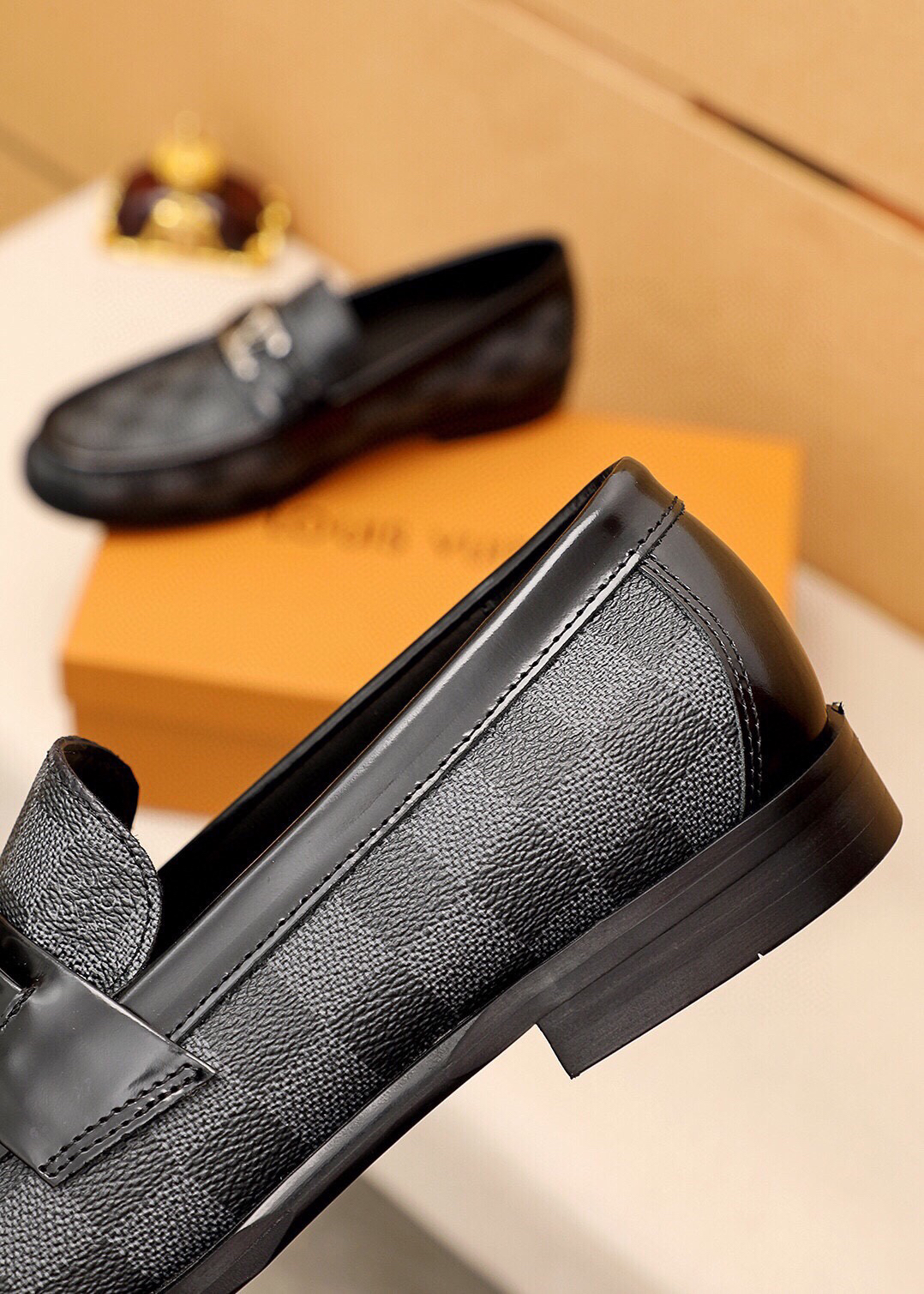 Louis Vuitton LV new fashionable business men's shoes ,Complete set of packaging boxes and receipts