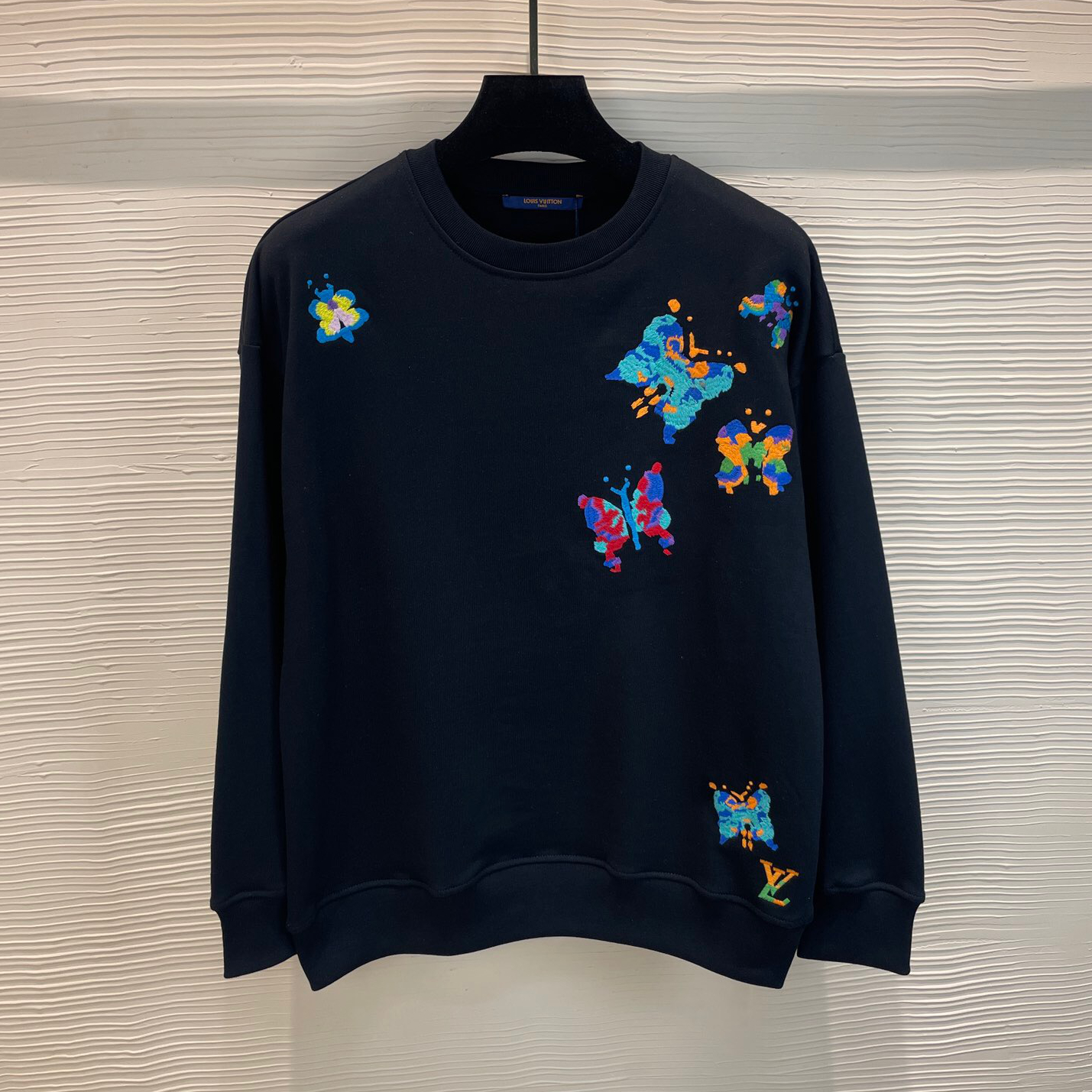 Louis Vuitton, LV's high-quality new high-density embroidered butterfly pattern round neck hoodie, embroidered with imported Tajima embroidery machine at the front and back, smooth to the touch, loose and casual