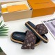 Louis Vuitton's new spring and summer slippers feature the latest embossed and Velcro design, exuding a strong sense of luxury and suitable for both men and women, as well as couples