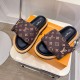 Louis Vuitton's new spring and summer slippers feature the latest embossed and Velcro design, exuding a strong sense of luxury and suitable for both men and women, as well as couples