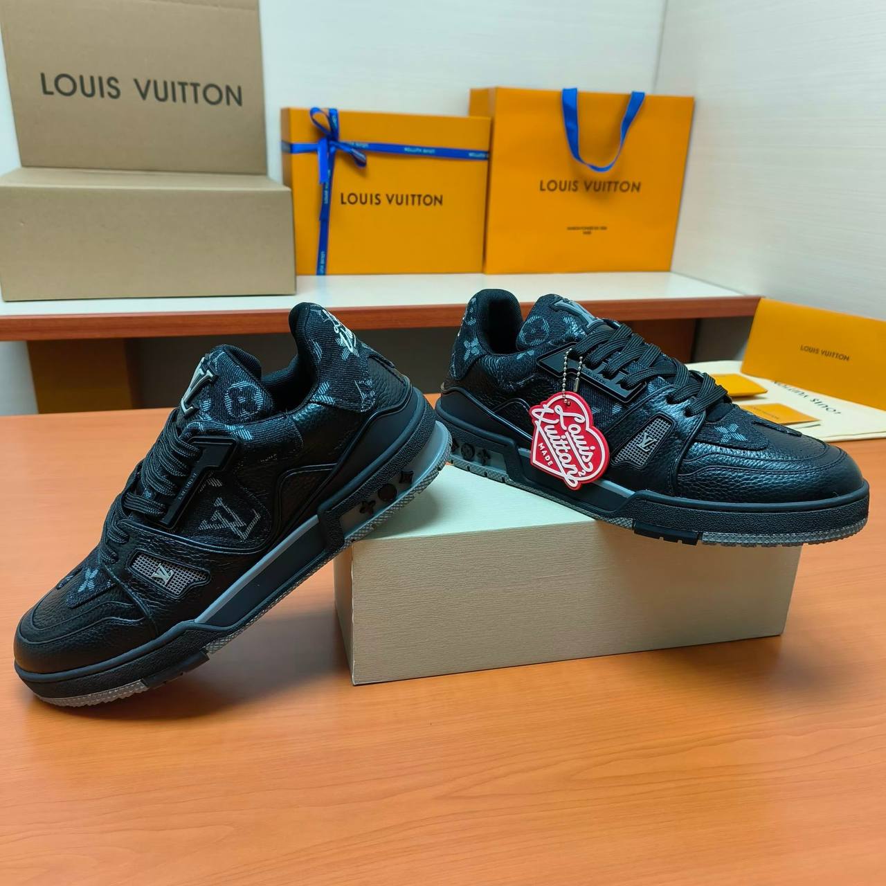 Louis Vuitton LV Trainer official website limited edition retro basketball series sports shoes，With counter packaging box