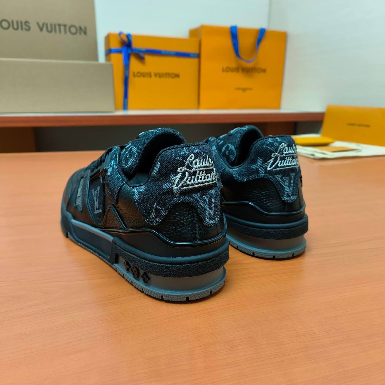 Louis Vuitton LV Trainer official website limited edition retro basketball series sports shoes，With counter packaging box