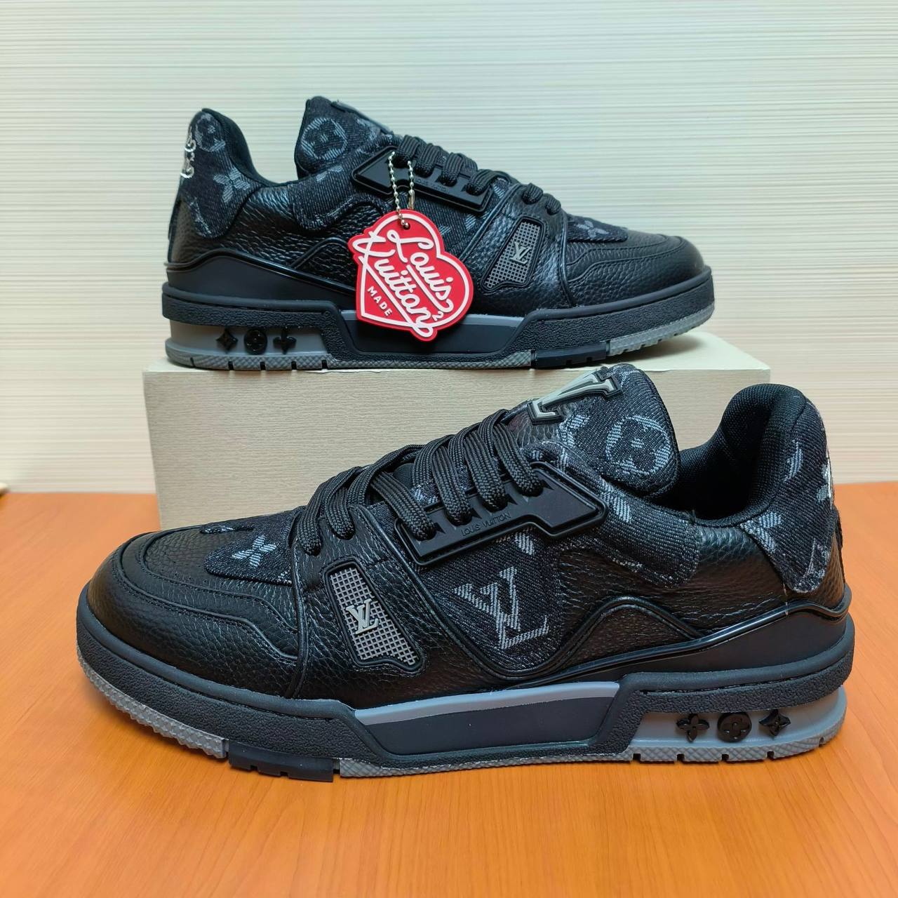 Louis Vuitton LV Trainer official website limited edition retro basketball series sports shoes，With counter packaging box