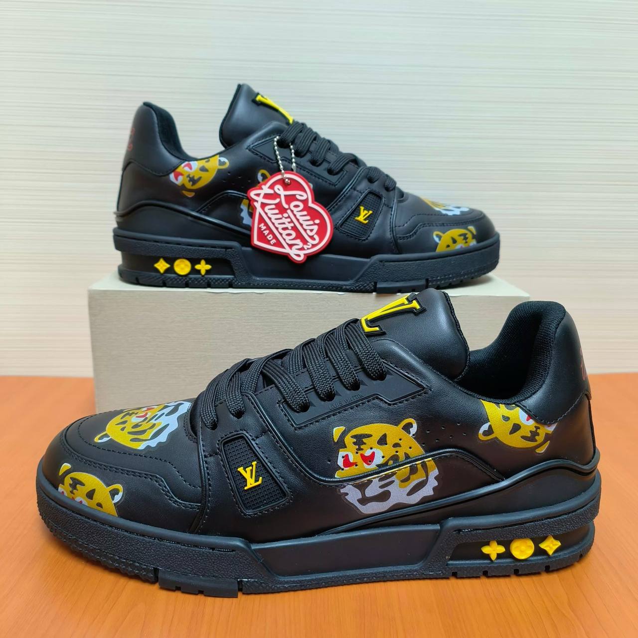 Louis Vuitton LV's new cartoon tiger pattern, retro basketball series sports shoes, with counter packaging box