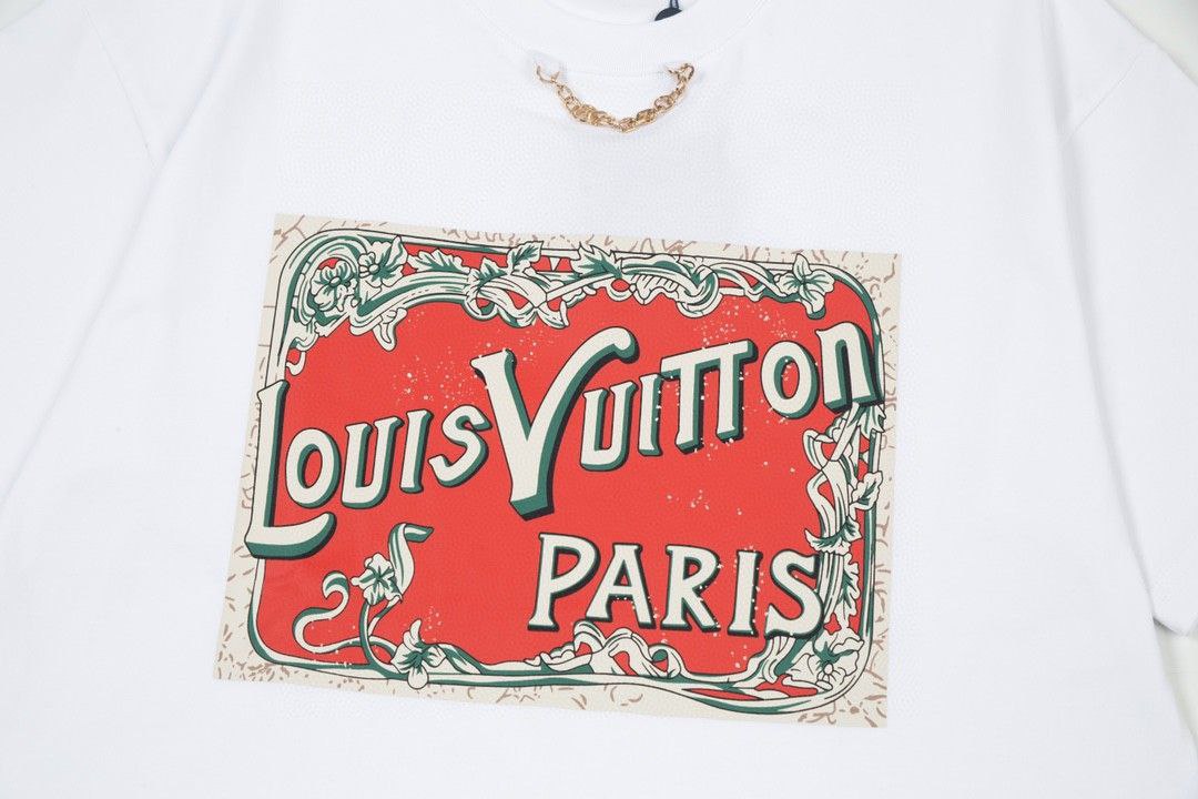 Louis Vuitton LV short sleeved T-shirt with necklace, black and white