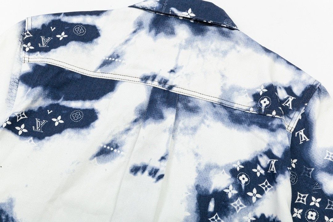 Louis Vuitton LV men's shirt in blue sky and white clouds color style