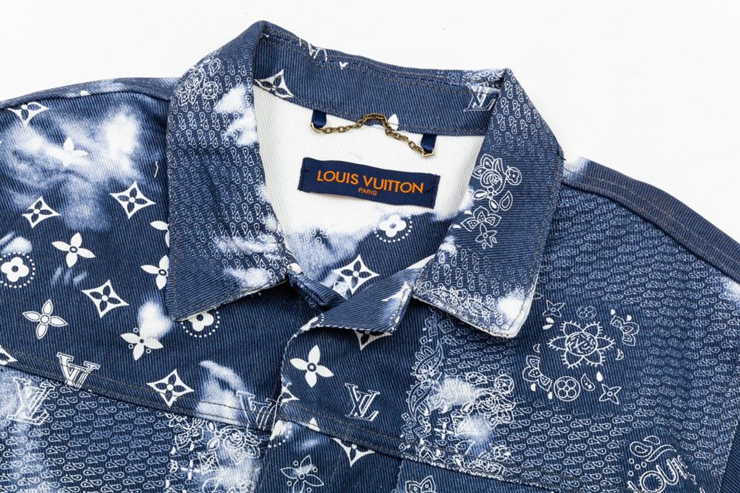 Louis Vuitton LV men's shirt in blue sky and white clouds color style