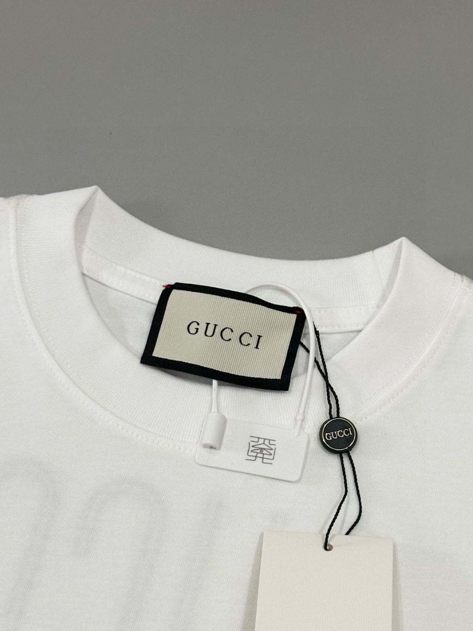 GUCCI's latest top-level version features chest logo embroidery craftsmanship, classic embroidery, couple style