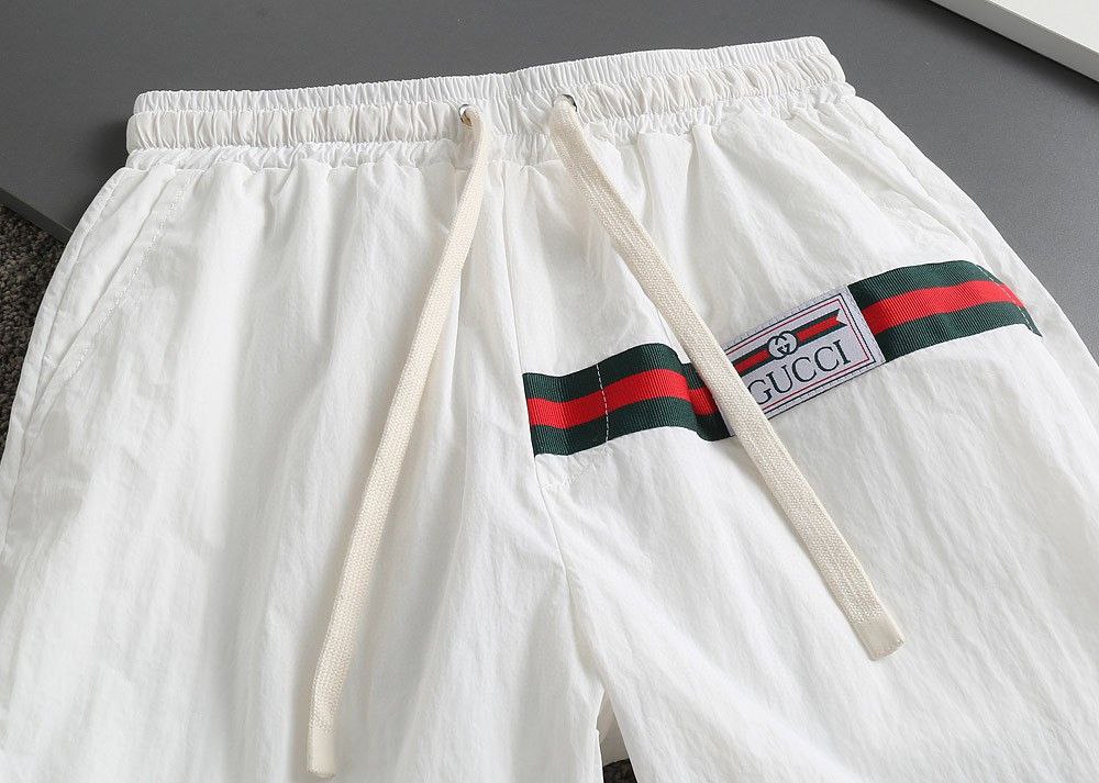 Gucci Summer Sunscreen Shorts Set, synchronized at the counter, made of lightweight and high-quality fabric, luxurious and suitable for both men and women