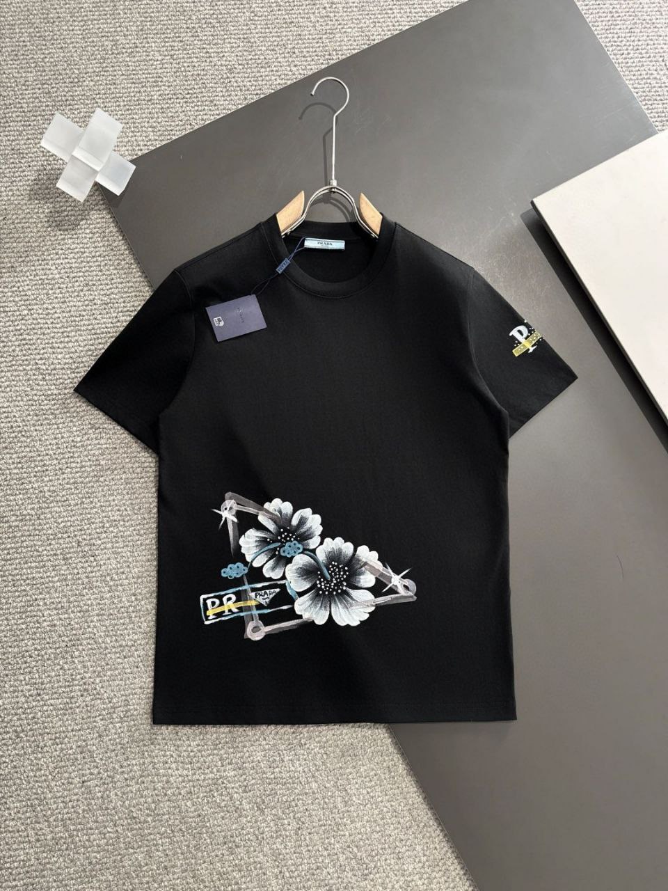 Prada Summer's new counter original series high-end elegant men's top casual business short sleeved round neck T-shirt