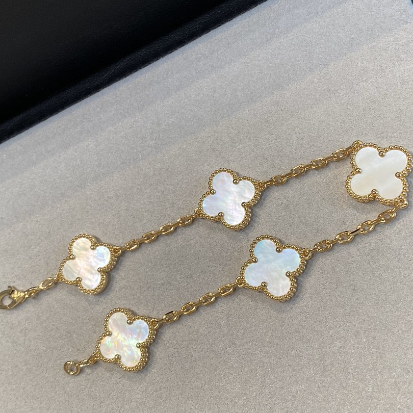 Van Cleef&Arpels bracelet, irregular pattern clover bracelet, matching patterns of different sizes, natural mother of pearl, three-dimensional effect R160