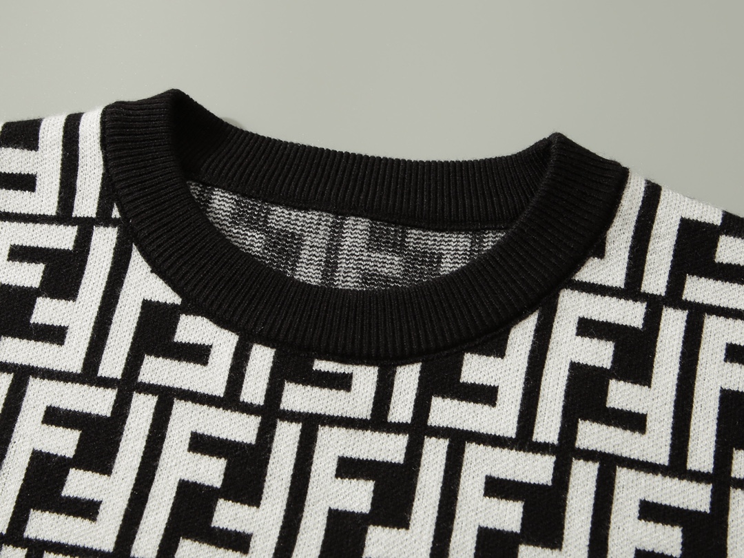 Fendi sweater, top-notch in detail craftsmanship, with a very comfortable fabric touch. Synchronized with the official website, the color matching is perfect and the workmanship is extremely meticulous R160