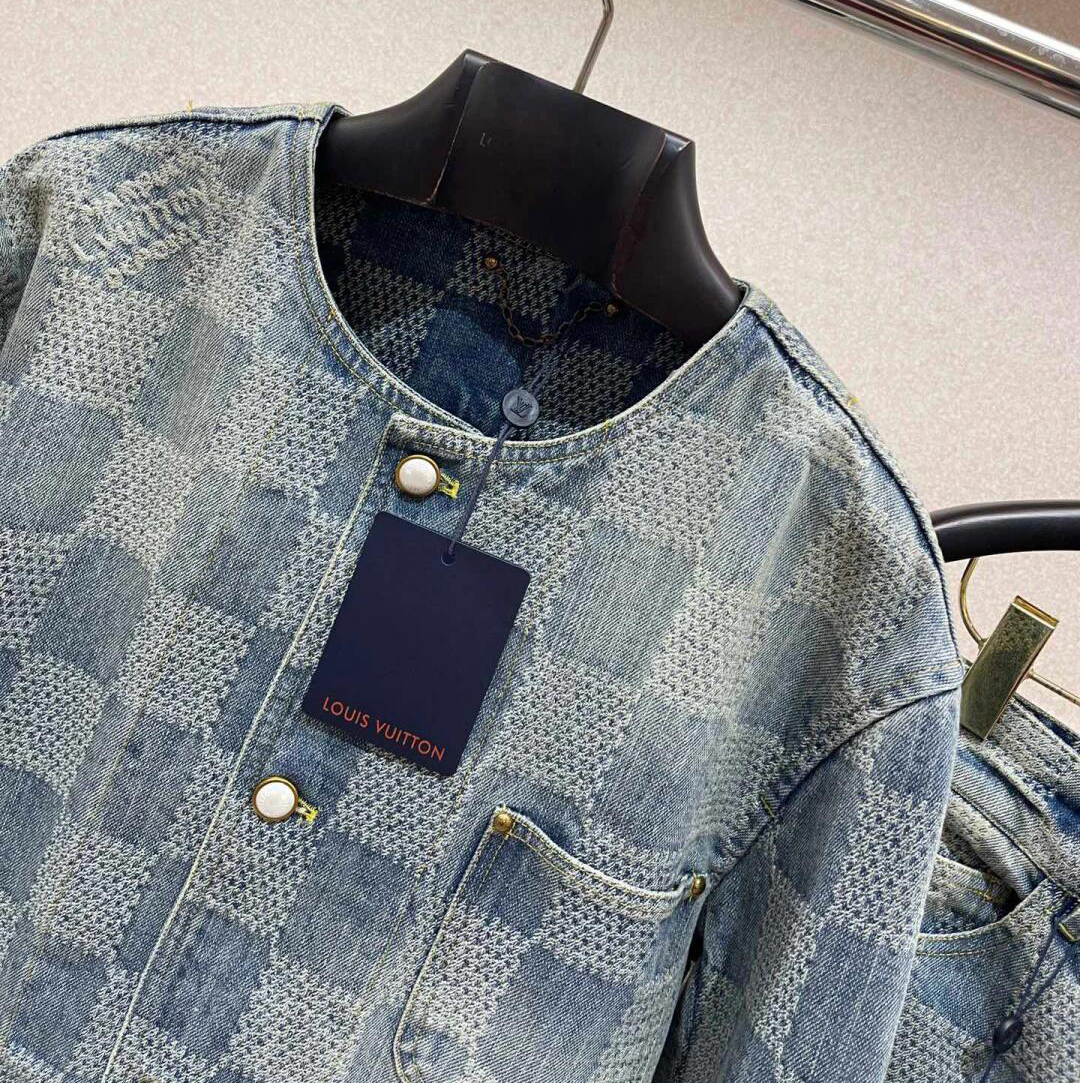 Louis Vuitton jeans, denim jacket, set, optional, checkerboard micro flared pants woven with coarse twill fabric, retro effect, flared pants design R350