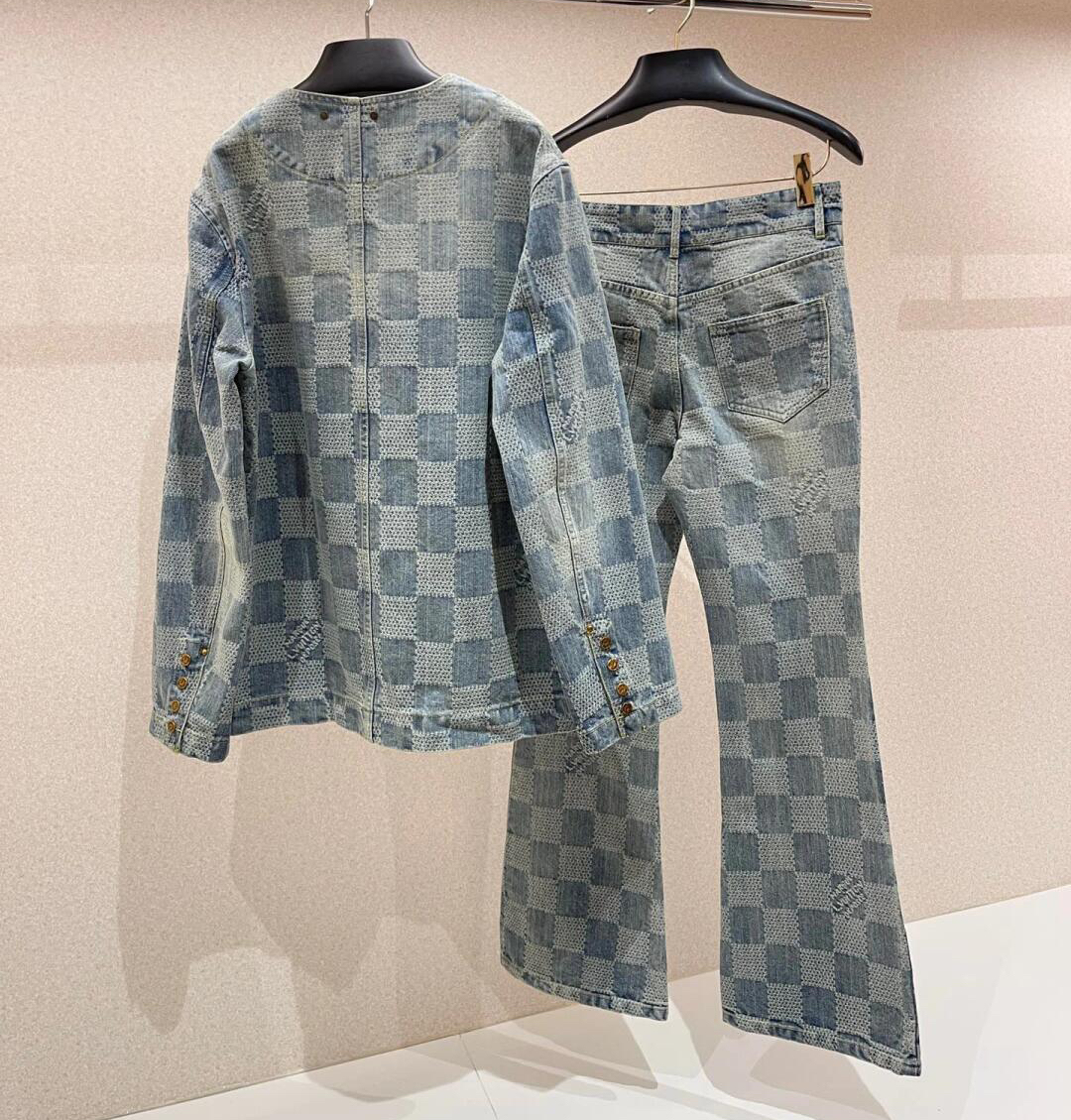 Louis Vuitton jeans, denim jacket, set, optional, checkerboard micro flared pants woven with coarse twill fabric, retro effect, flared pants design R350