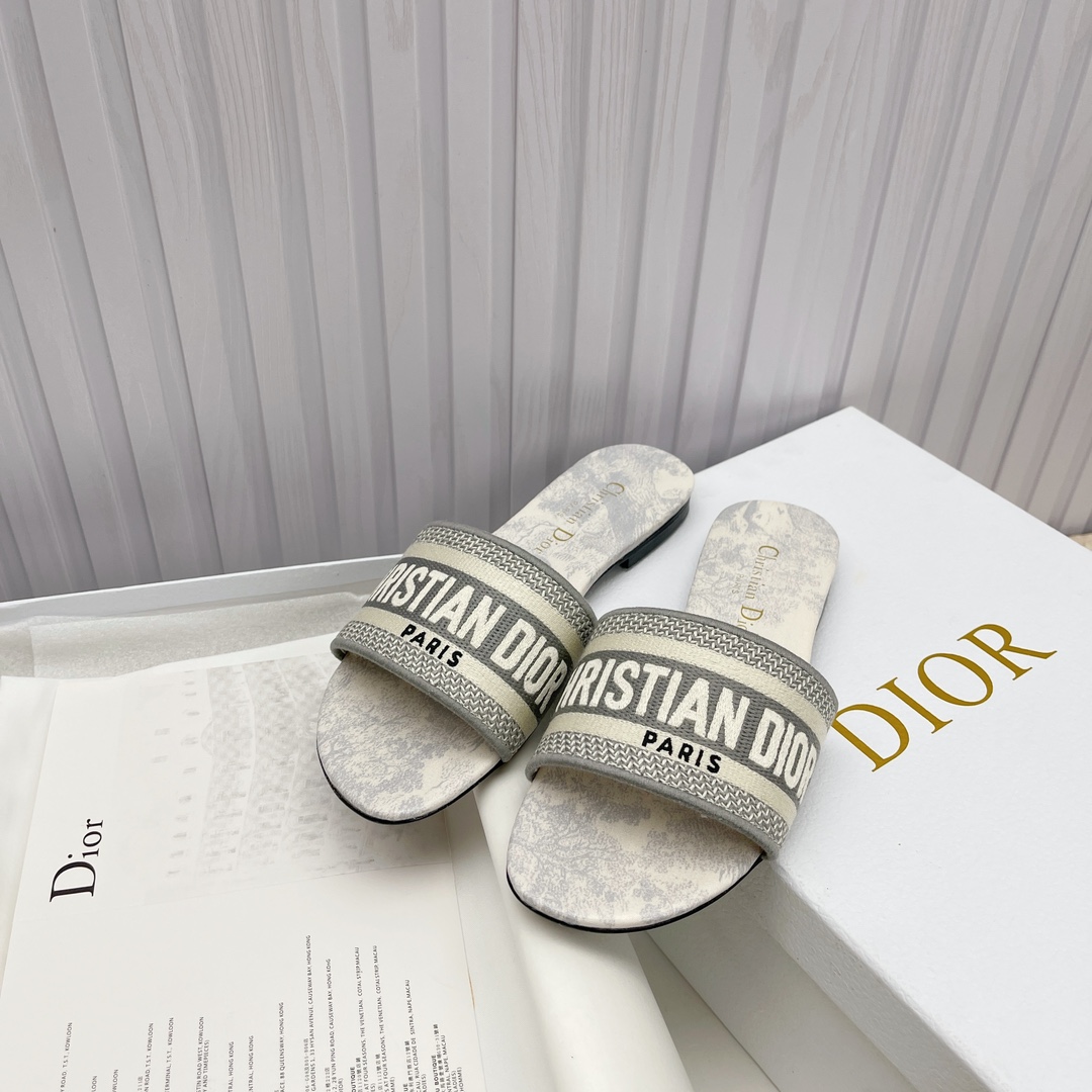 Dior letter embroidered slippers hot spring summer vacation series letter flat slippers