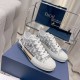 Dior classic casual shoes and small cloth shoes, with the latest color embroidery and color blocking embroidery, have a strong sense of layering, and every detail is achieved，Couple style R260