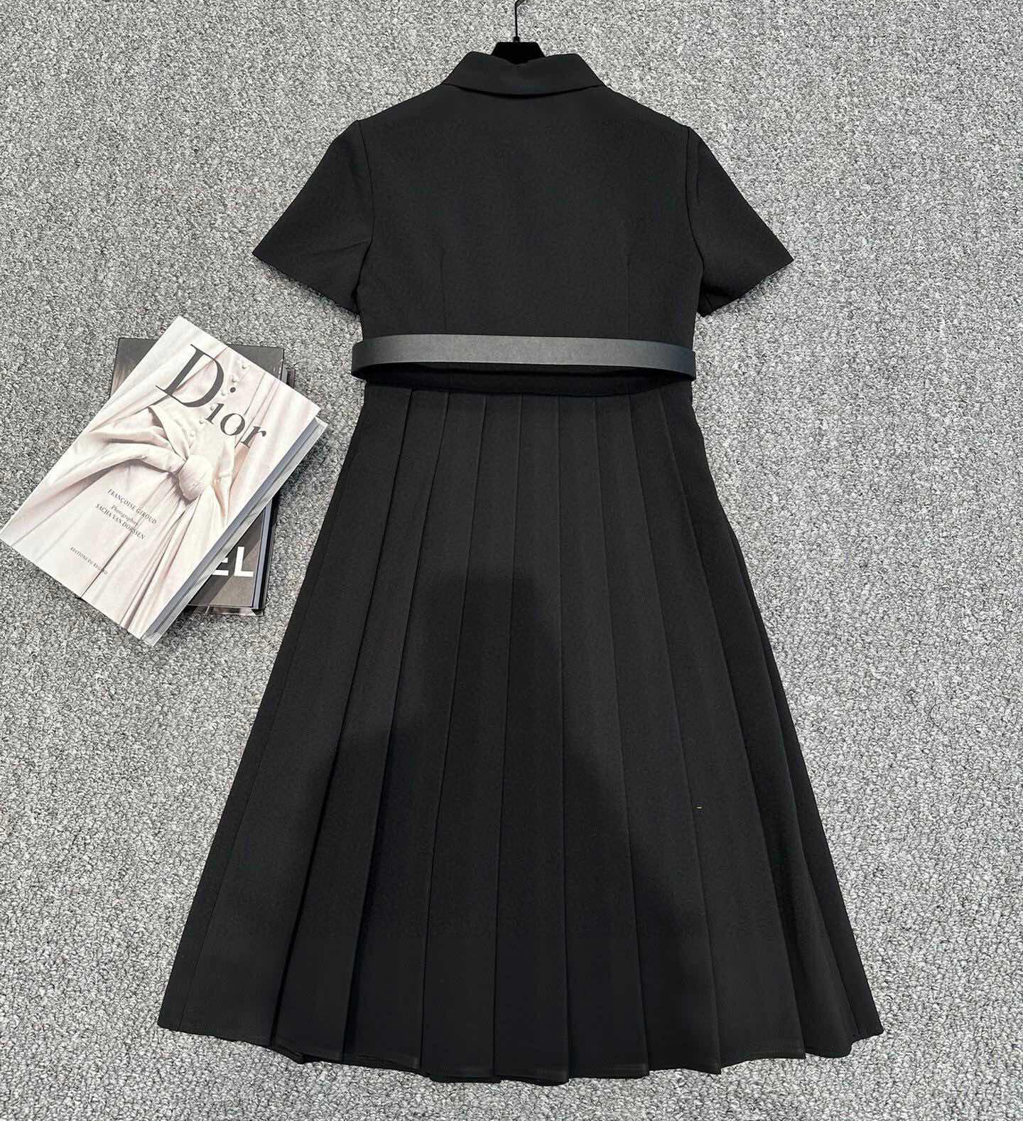 Dior's new embroidered CD dress with pleated hem and CD belt, Complete packaging box