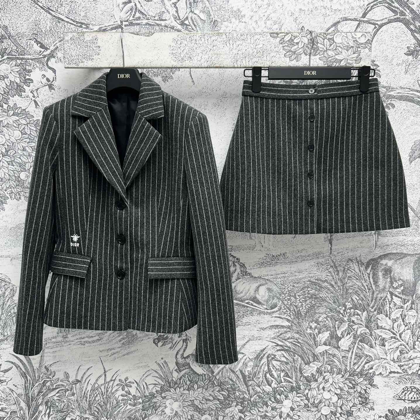 Dior autumn and winter new collection, striped wool suit set, single button suit jacket+single breasted short skirt, moderate length, original wool fabric, professional attire