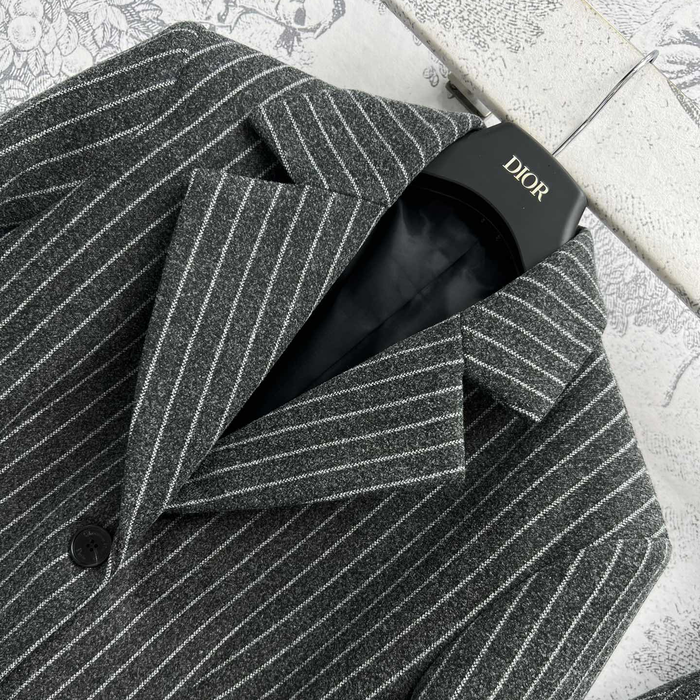 Dior autumn and winter new collection, striped wool suit set, single button suit jacket+single breasted short skirt, moderate length, original wool fabric, professional attire