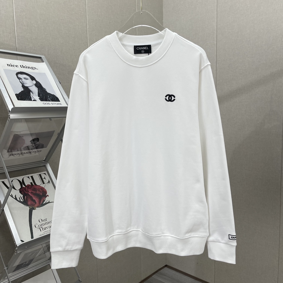 Chanel long sleeved sweatshirt with embroidered logo, double stranded large loop, classic version, black and white colors